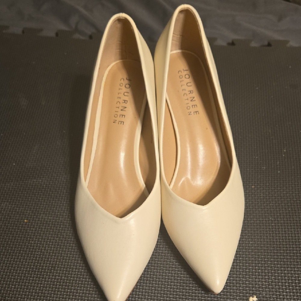 Journee Collection Women's Cream Heels